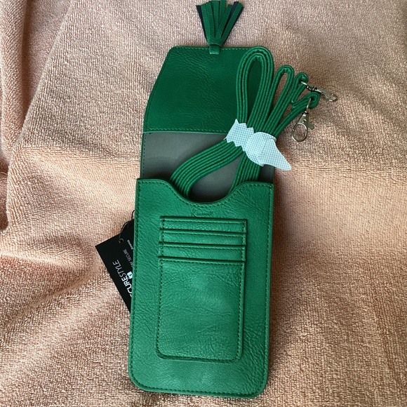 $25 K. Carroll Crossbody Bag. Vegan Leather. RFID protected. Kelly Green. New - Picture 3 of 8